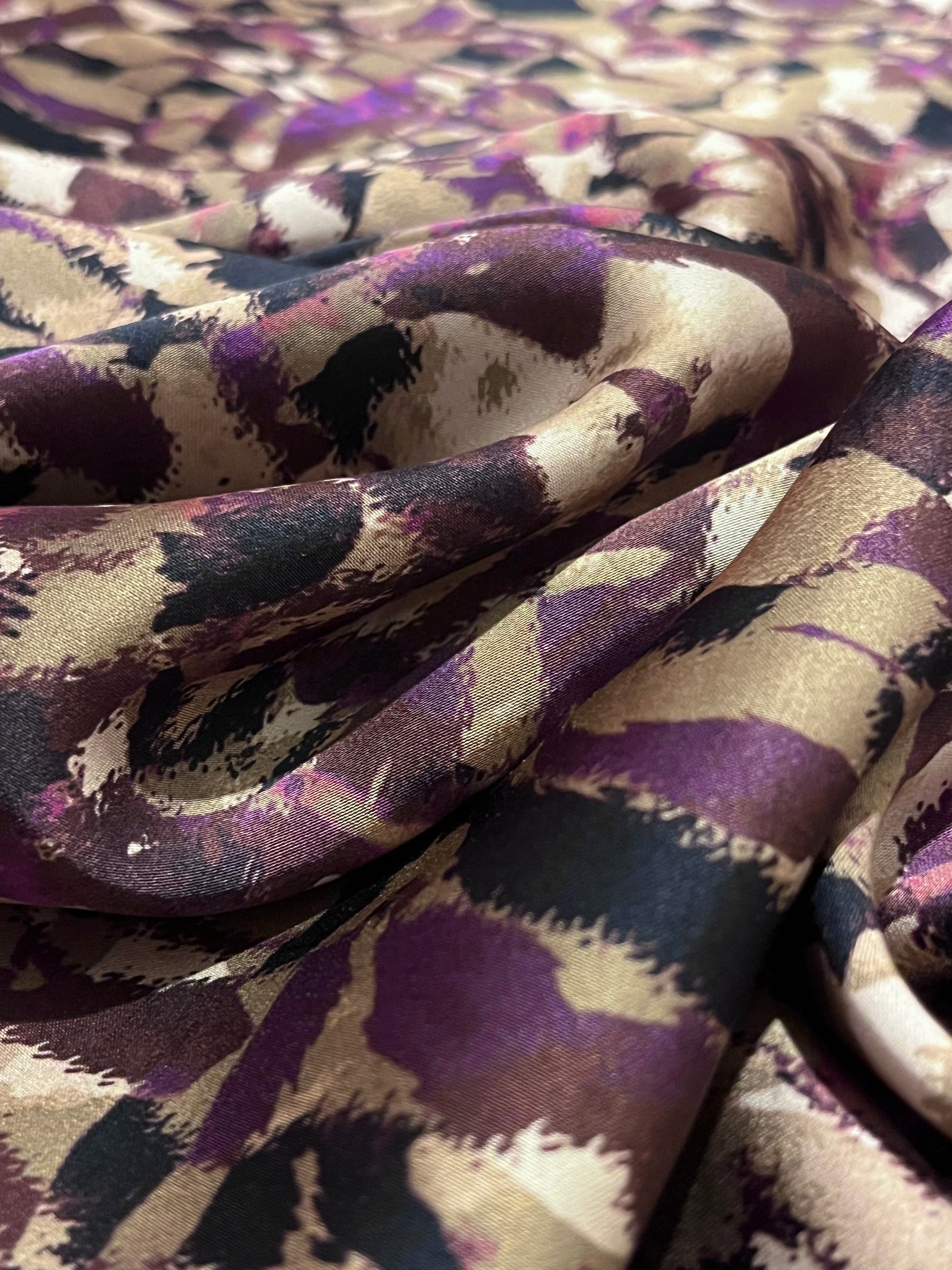 GAIA Abstract Print 2-ply Satin Viscose. Sustainably made in Italy. - Matrona: Sustainable Textiles and Fashion