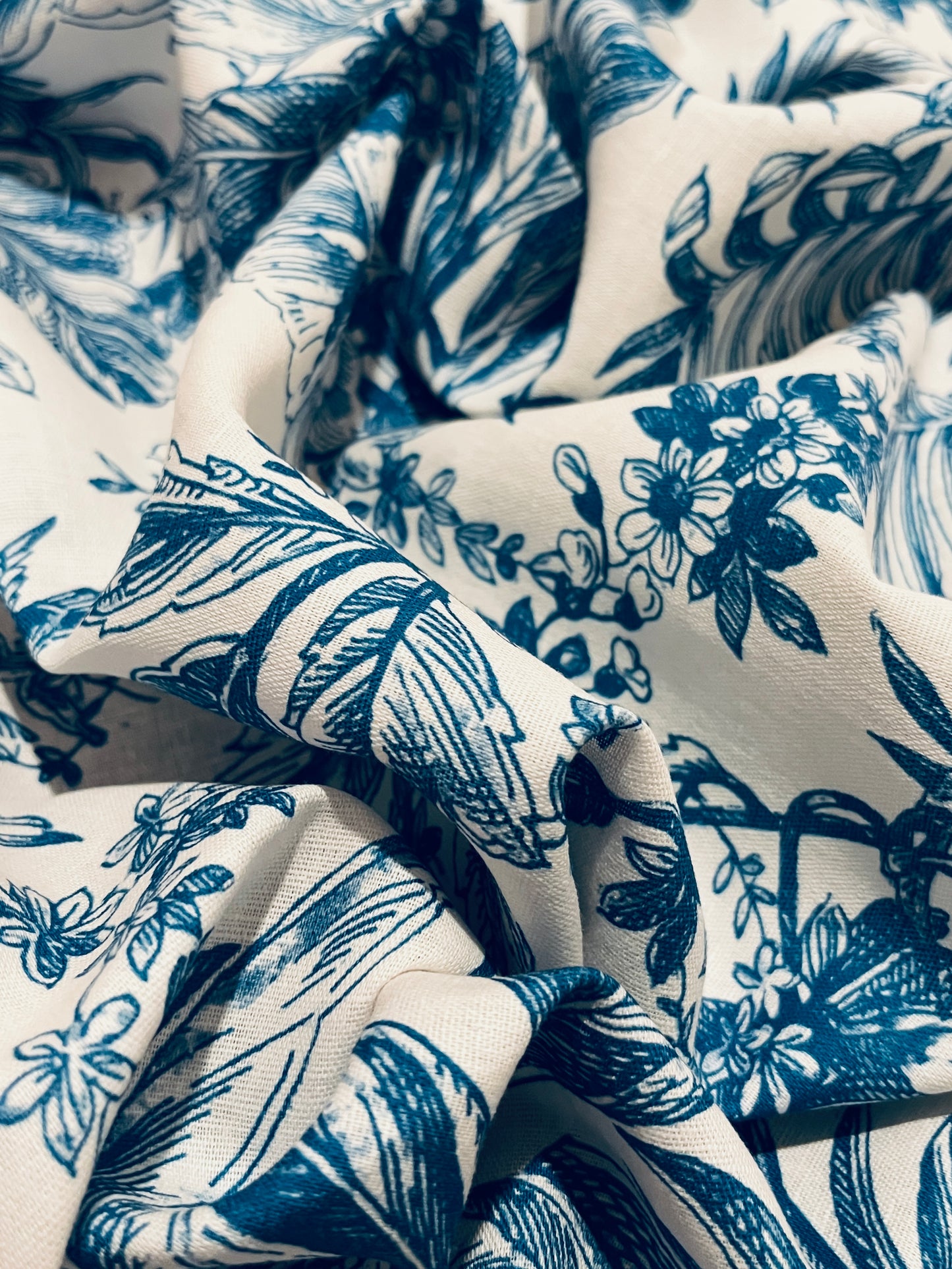 CLAIRE Tropical Toile de Jouy Print Linen Cotton Blend. Sustainable made in Italy. - Matrona: Sustainable Textiles and Fashion