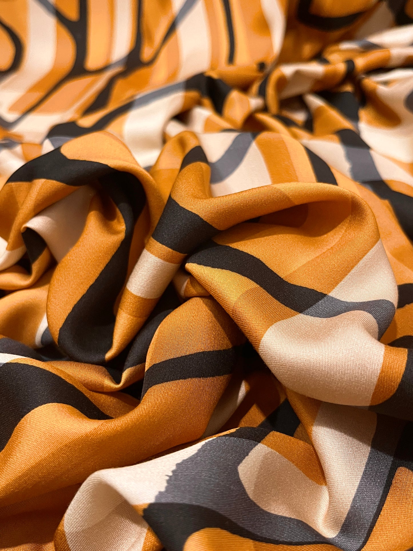 CHANTAL Abstract Geo Print Satin Viscose. Sustainably made in Italy. - Matrona: Sustainable Textiles and Fashion